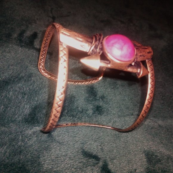 NEW Adjustable Antiqued Gold Cuff Bracelet with Pink Stone - Picture 6 of 13